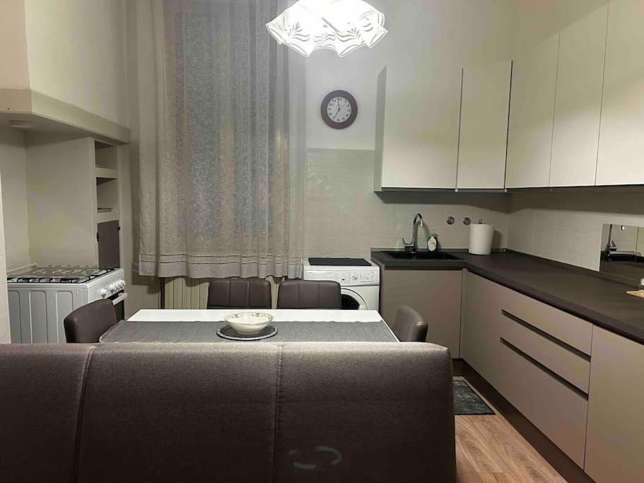 Appartement Mirella Apt, 2min Train Station